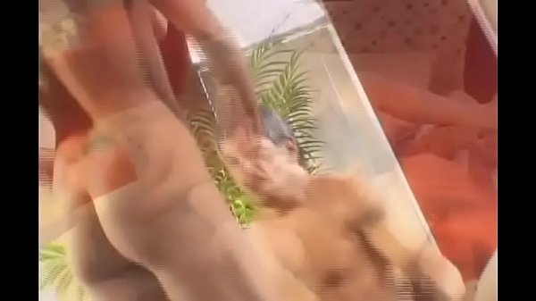 Download Video - Hausfrau bekommt es richtig besorgt-da er sieht wie sie den Poolboy ansieht