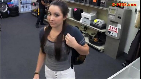 Babe pawns her pussy and railed