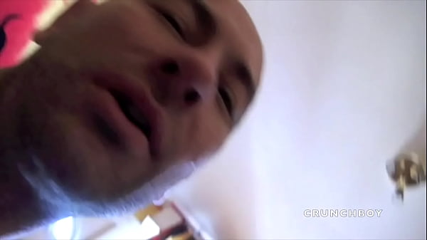this sexy arab of 22 YO accep to be sucked in t...
