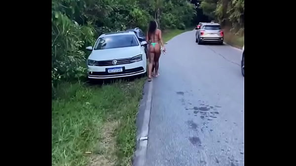 Filmada pela namorada na praia