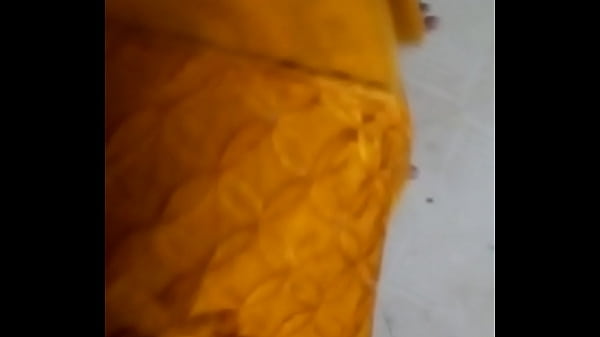 चुत मे उगली2