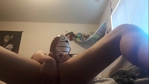 Pan guy in mask fucks his own ass