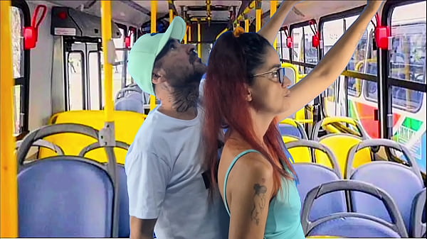 Download Video - Jovem estudante encoxada e fodida no &ocirc;nibus em p&uacute;blico&excl;
