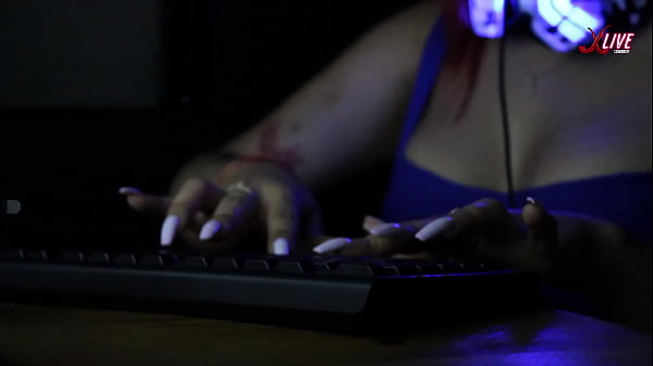 Our dear community manager Alice and we are pleased with this section of ASMR and we are relaxed by the delicate sounds that come out of her beautiful hands when she has contact with the keyboard