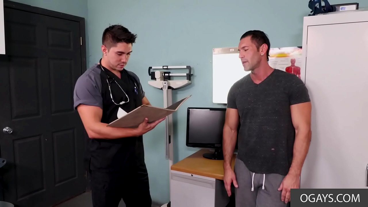 Cita con el médico para chequeo de pene - Alexander Garrett, Adrian Suarez
                    anal blowjob oral doctor gay muscular story cowboy anal porn muchos negros
