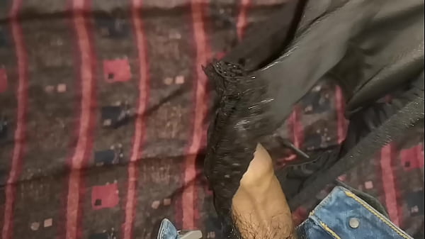 Me masturbo con lindas pantaletas de mi primita