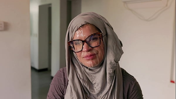 Green Card Blowjob (4K)