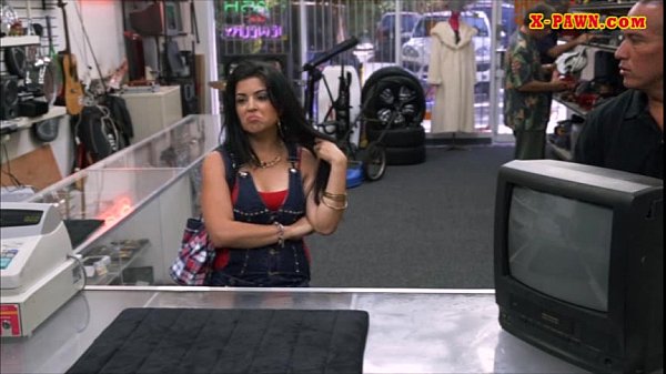 Hot busty latina sells her old TV and fucked at the pawnshop