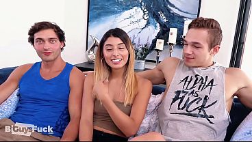 HOT DUDES! Mexican girl wanted to try 1st bisexual experience.