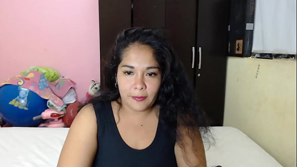 Sexy Latin influencer and webcamer poses for all her followers completely naked