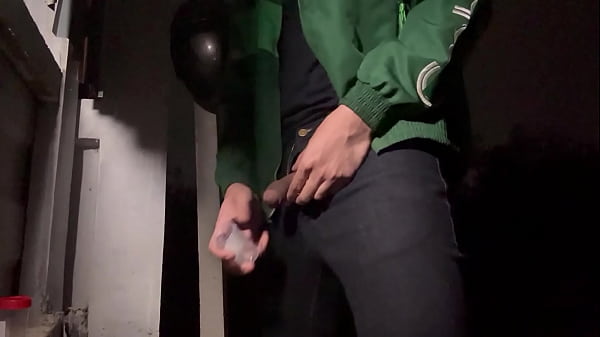 Download Video - Cops want some water from delivery guy&period;