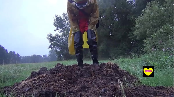 Afterview BrOke stuck kneedeep in dungheap