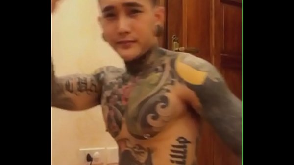 Download Video - Hotboy x&abreve;m trổ show h&agrave;ng tr&ecirc;n Blued gợi t&igrave;nh