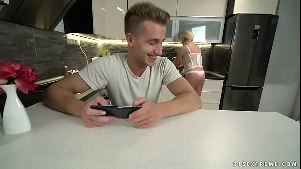 Download Video - Franny and Oliver the perfect old and young couple