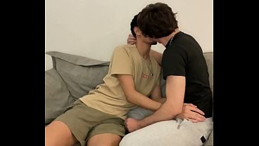 Download Video - Ficando a primeira vez com meu vizinho que tem tes&atilde;o no peito