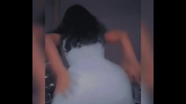 visitala en instagram como  danahy97 una chica que no necesita conocerte para hacer esto