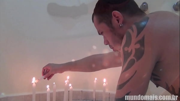 Ele juntou a dor e o prazer numa prática de sad...