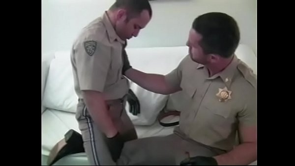 Download Video - Mature cop studmuffin blown and cornholed with his sunglasses on in living room