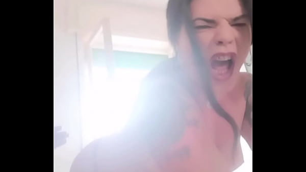 Shemale Giovanna Garbi loves slap in ass