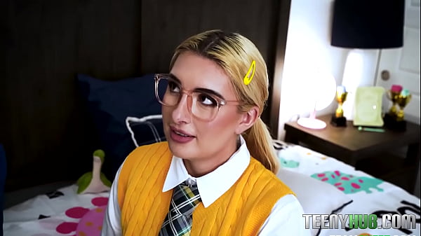 Las tetas de la tonta Kylie se llevan la carga de Juan en una follada secreta
                   Las tetas de la tonta Kylie se llevan la carga de Juan en una follada secreta muchos negros