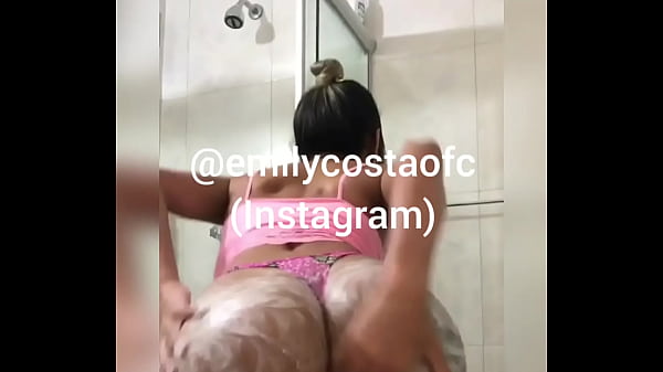 TRAVESTI GOSTOSA DANÇANDO FUNK - EMILY COSTA