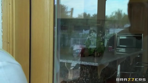 Download Video - Brazzers - Dirty Masseur - Jenni Lee and Johnny Sins - Stretch Pants And Pulling Groins