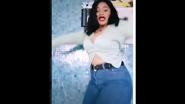 Teen mexicana curvy dance