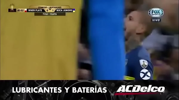 Terrible cogida le meten a esta puta cerda en Madird River 3-1 Boca