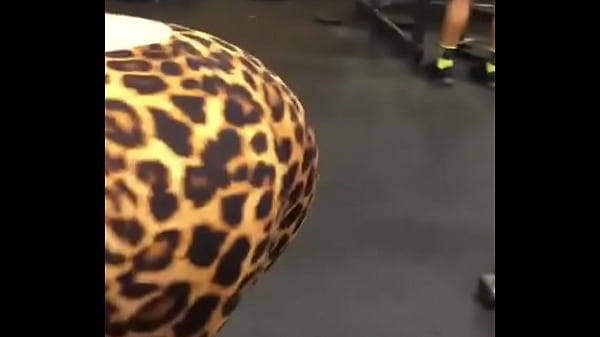 Gostosa safada na academia