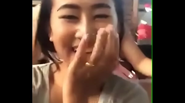 thumb boobs