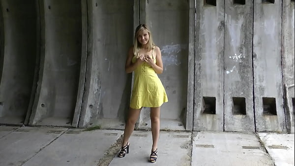 My sweet amateur step sister masturbates her sh...