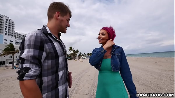 Anna Bell Peaks throws fan a bone