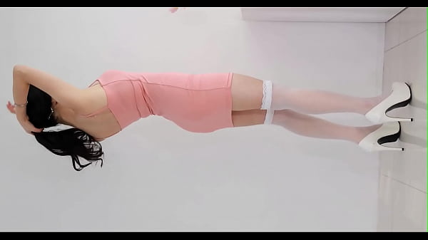 China's best sexy beauty model with hip skirt and white silk temptation
