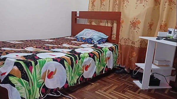 I go where my step aunt goes to her room to see that I have heard them moan every day and I see that what she does is masturbate, I manage to spy on her and then I end up fucking her to help her with her excitement