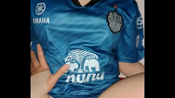 Creampie a Thai local MILF Buriram united fanclub