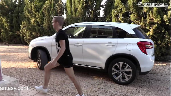 Kinky Fucker Invite Sa Houe Pour Des Fellations Chez Lui