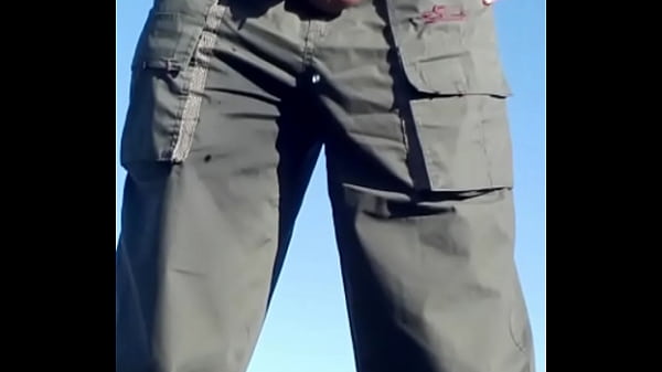 Download Video - Pipi exhib et Branlette dans les marais&comma;