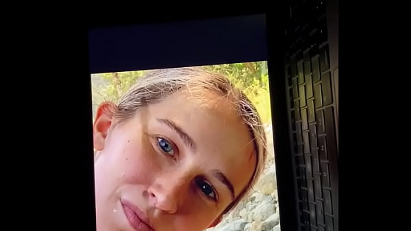 Meine Feministische Muschi Einer Freundin, Katie, Bekommt, Was Sie Verdient. Das Kleine Neckende Sperma