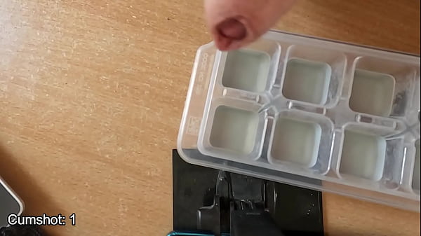 Viejo y jovencita putipobre! La ve en la calle recolectando basura y le ofrece dinero para llenarla de semen #2