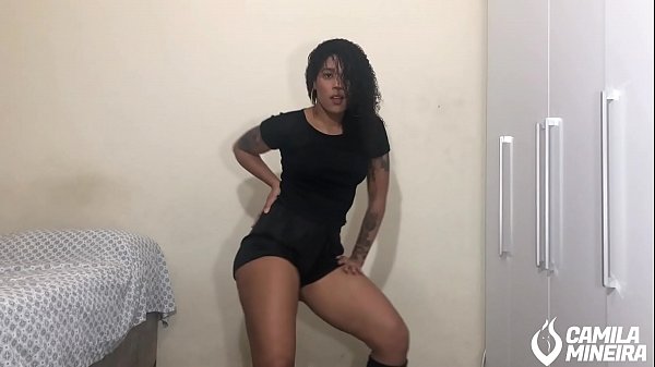 Download Video - Morena Cavala se exibindo na cam com chantilly na bucetinha &lpar;Completo no RED&rpar;