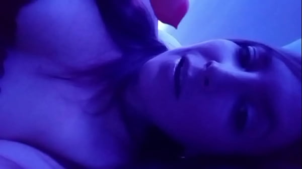 Je t'exite en l&eacute;chant une glace imagine quand je suce autre chose .Petit ...