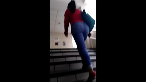 following a culona college girl