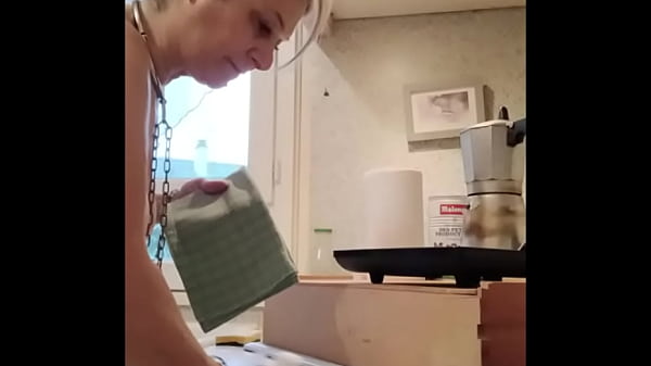 2025 07 23 Esclave F la bonniche en bas et talons