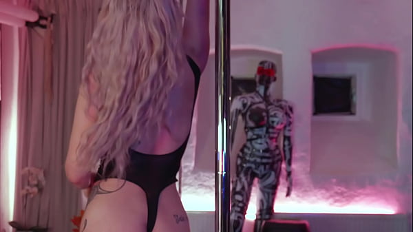 Epic striptease by an epic woman ElliDoll