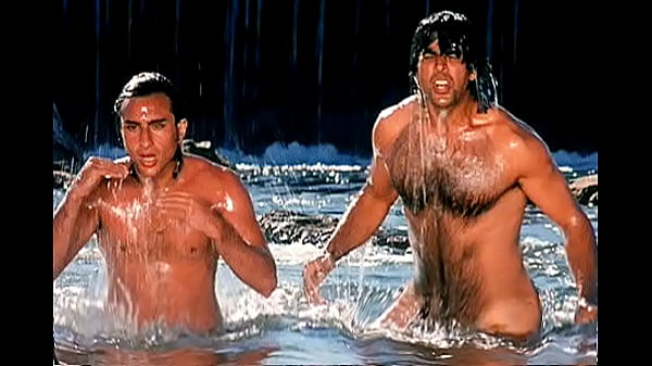Download Video - Akshay Kumar&comma; Saif Ali Khan caught without Underwear