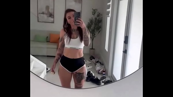 Sometimes I just like to jiggle my thighs 2 sec