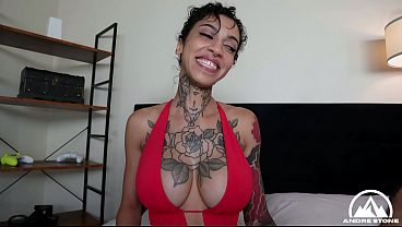 魅惑的な巨乳の黒人ルームメイト、レイヴン・アレクサが激しくチンポで犯される