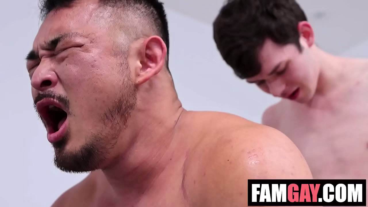 Comer en la cama es mejor cuando el aperitivo es el pene de tu padrastro. Dakota Lovell, Zen Goken
                    teen hardcore petite doggystyle big ass hardsex gay big cock big butt gay amateur gay blowjob gay sex gay twinks gay anal gay porn gay masturbation dakota lovell zen goken muchos negros