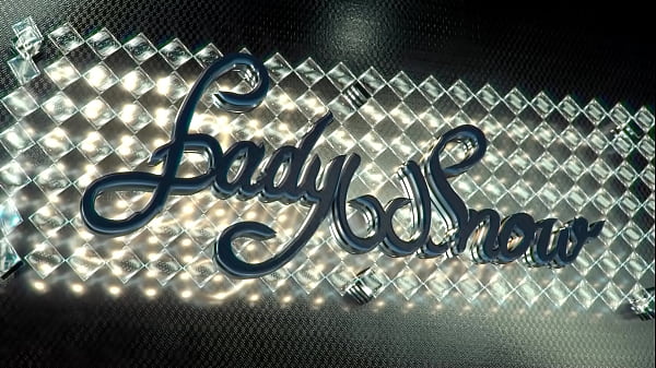 Lady Snow e Lady Milf em a&ccedil;&atilde;o fodendo forte o cuzinho