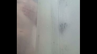 un hetero avec un besoin urgen de se vider les couilles